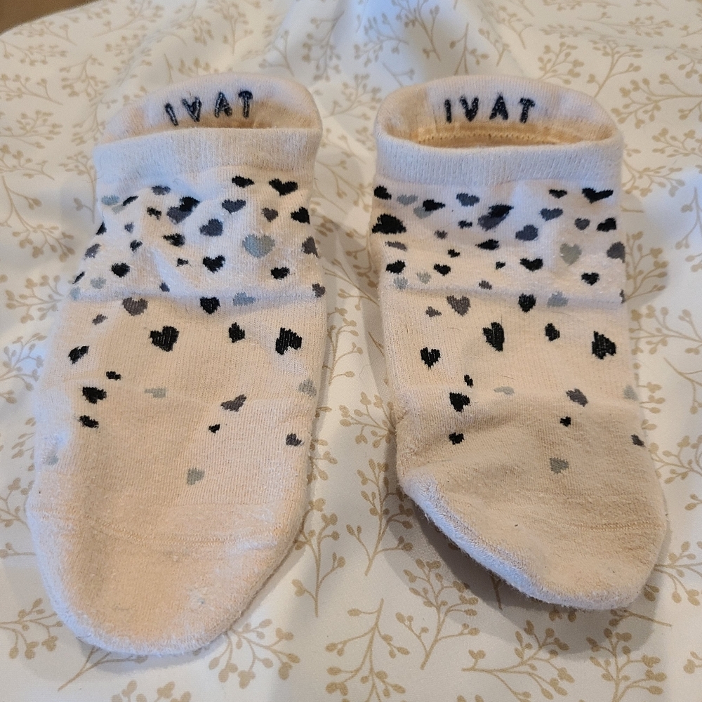 Tavi Light Peach and Black Heart Patterned Socks